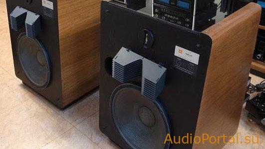 JBL L300